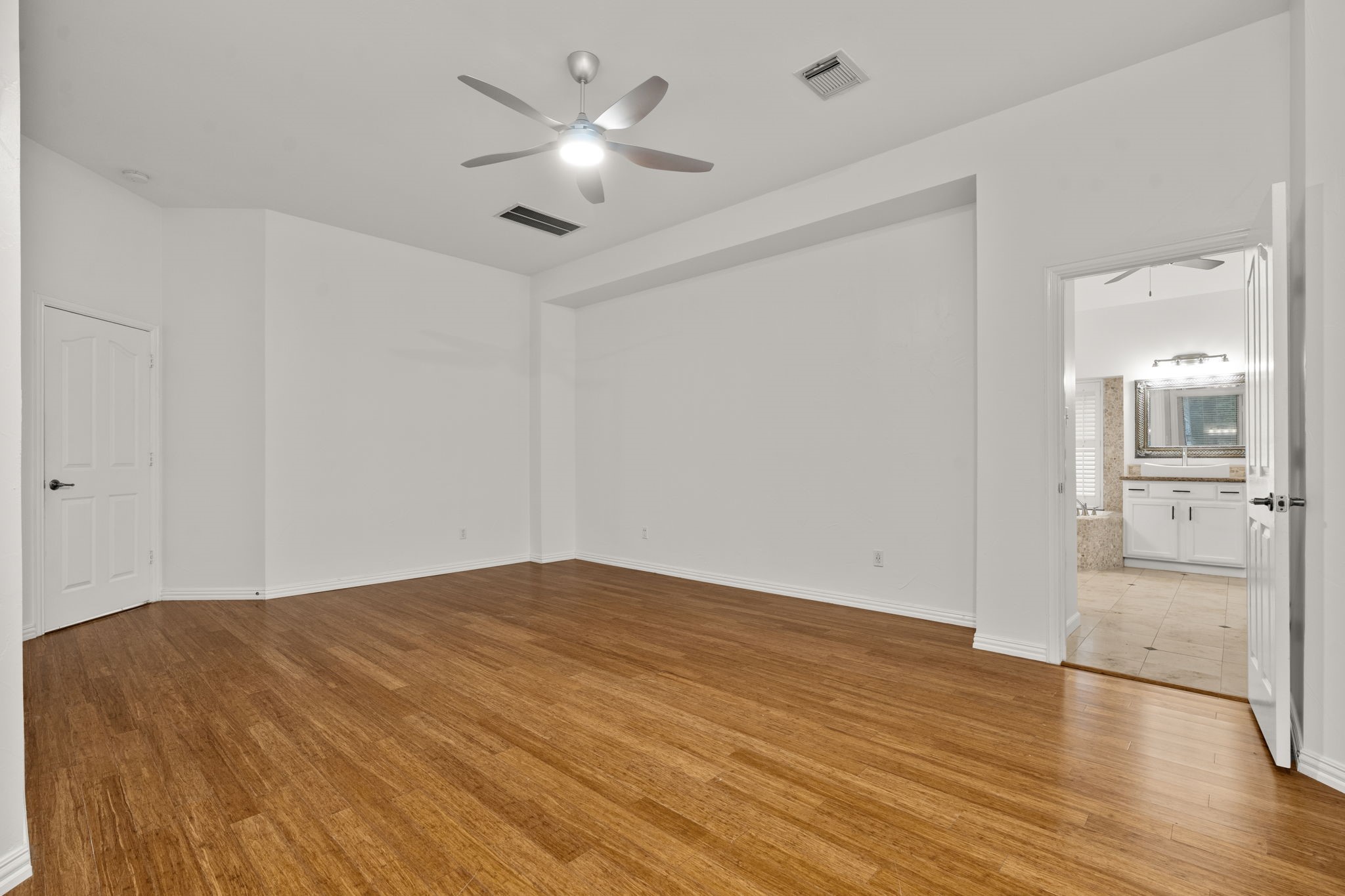 13258 Overlook Court Conroe, TX 77302 - Photo 23 of 49 Primary bedroom.