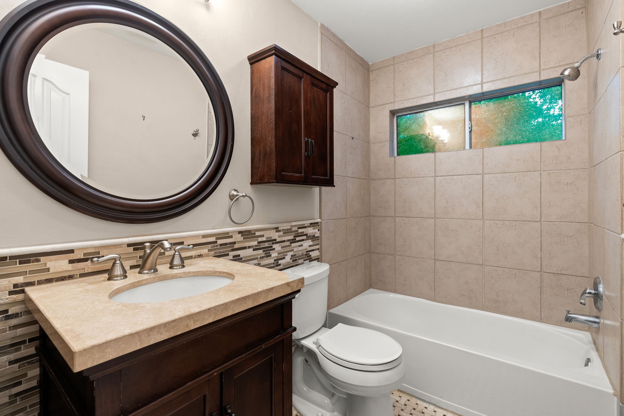 13258 Overlook Court Conroe, TX 77302 - Photo 36 of 49 Secondary bathroom.
