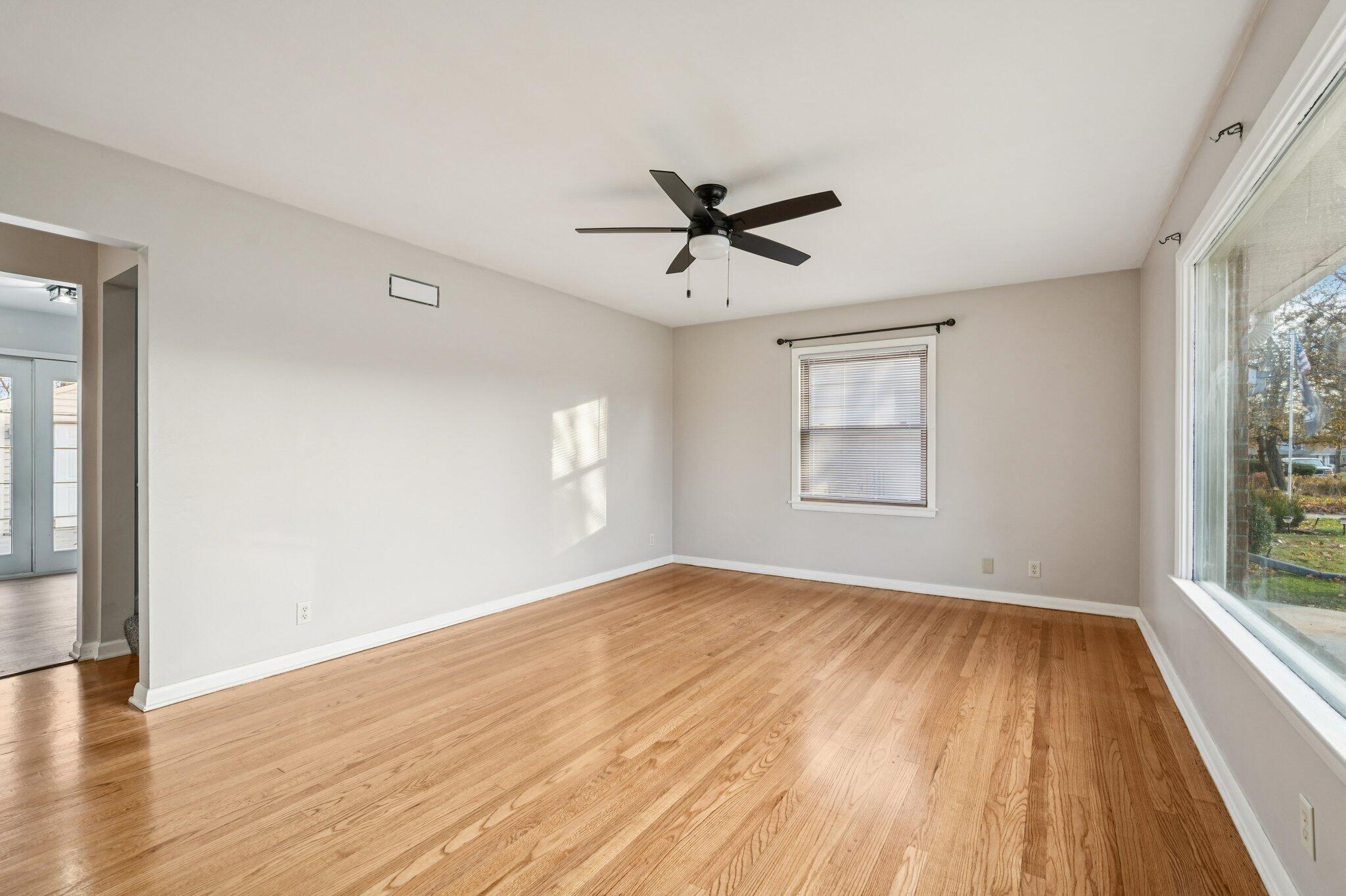 3372 South 71st Street Milwaukee, WI 53219 - Photo 4 of 27 LIVING ROOM