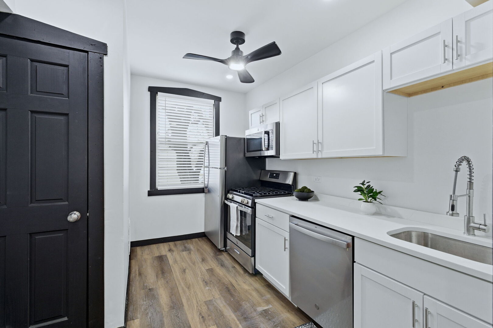 131 East 72nd Street, Unit 2E Chicago, IL 60619 - Photo 6 of 9