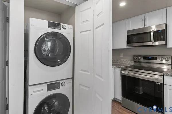 a view of kitchen with washer and dryer