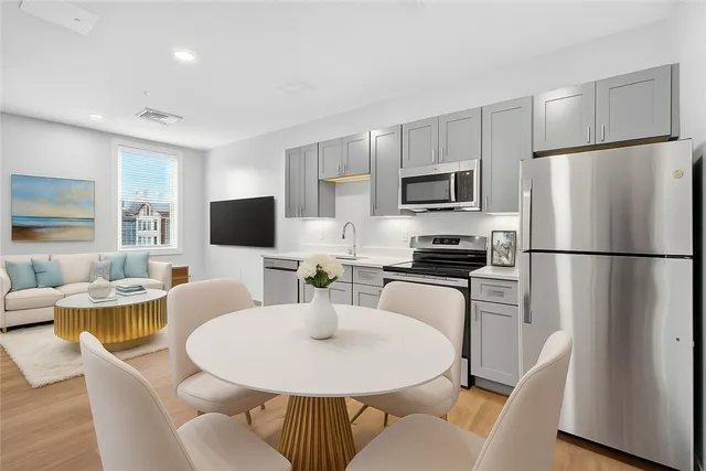 $1,675 | 1624 Lonsdale Avenue, Lincoln, RI 02865