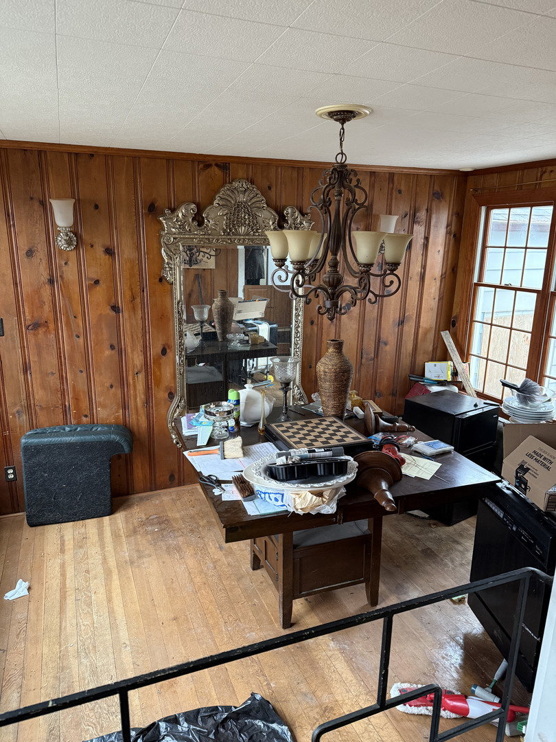 4N542 Church Road Bensenville, IL 60106 - Photo 4 of 6 a view of a dining room with furniture
