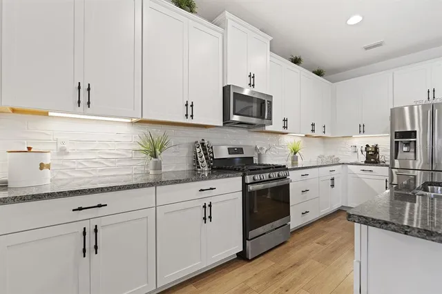 $3,200 | 12643 Shetland Walk Drive, Lithia, FL 33547