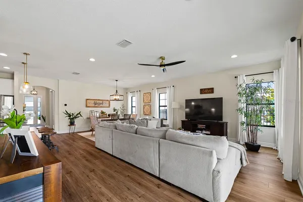 $2,600 | 12643 Shetland Walk Drive, Lithia, FL 33547