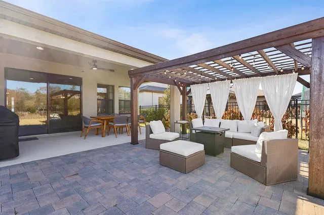 $3,200 | 12643 Shetland Walk Drive, Lithia, FL 33547