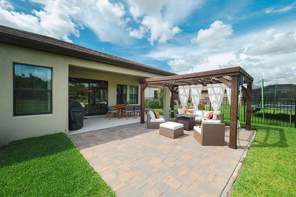 $2,600 | 12643 Shetland Walk Drive, Lithia, FL 33547