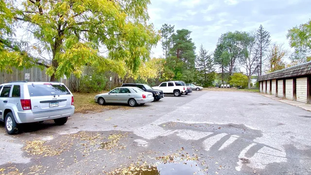 $1,195 | 6060 52nd Street North, Oakdale, MN 55128