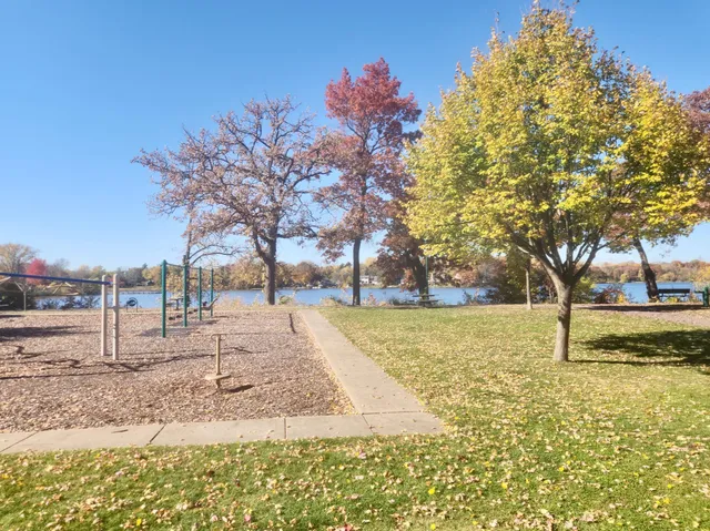 $1,195 | 6060 52nd Street North, Oakdale, MN 55128