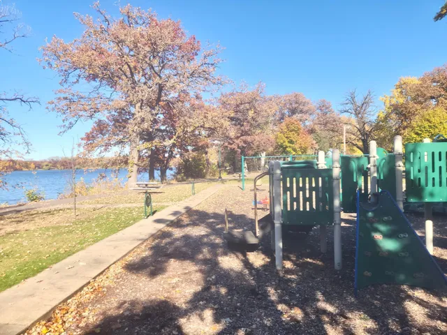 $1,195 | 6060 52nd Street North, Oakdale, MN 55128