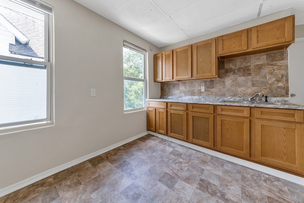 24 Ringgold Street Springfield, MA 01107 - Photo 3 of 13 Gallery Image 3