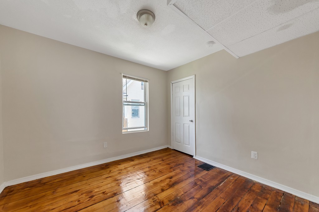 24 Ringgold Street Springfield, MA 01107 - Photo 4 of 13 Gallery Image 4