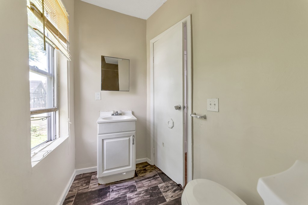 24 Ringgold Street Springfield, MA 01107 - Photo 7 of 13 Gallery Image 7