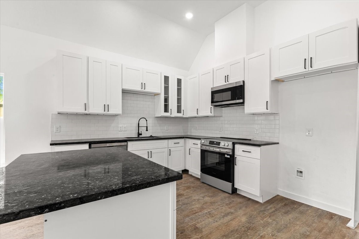 5106 Pershing Street Houston, TX 77033 - Photo 10 of 25