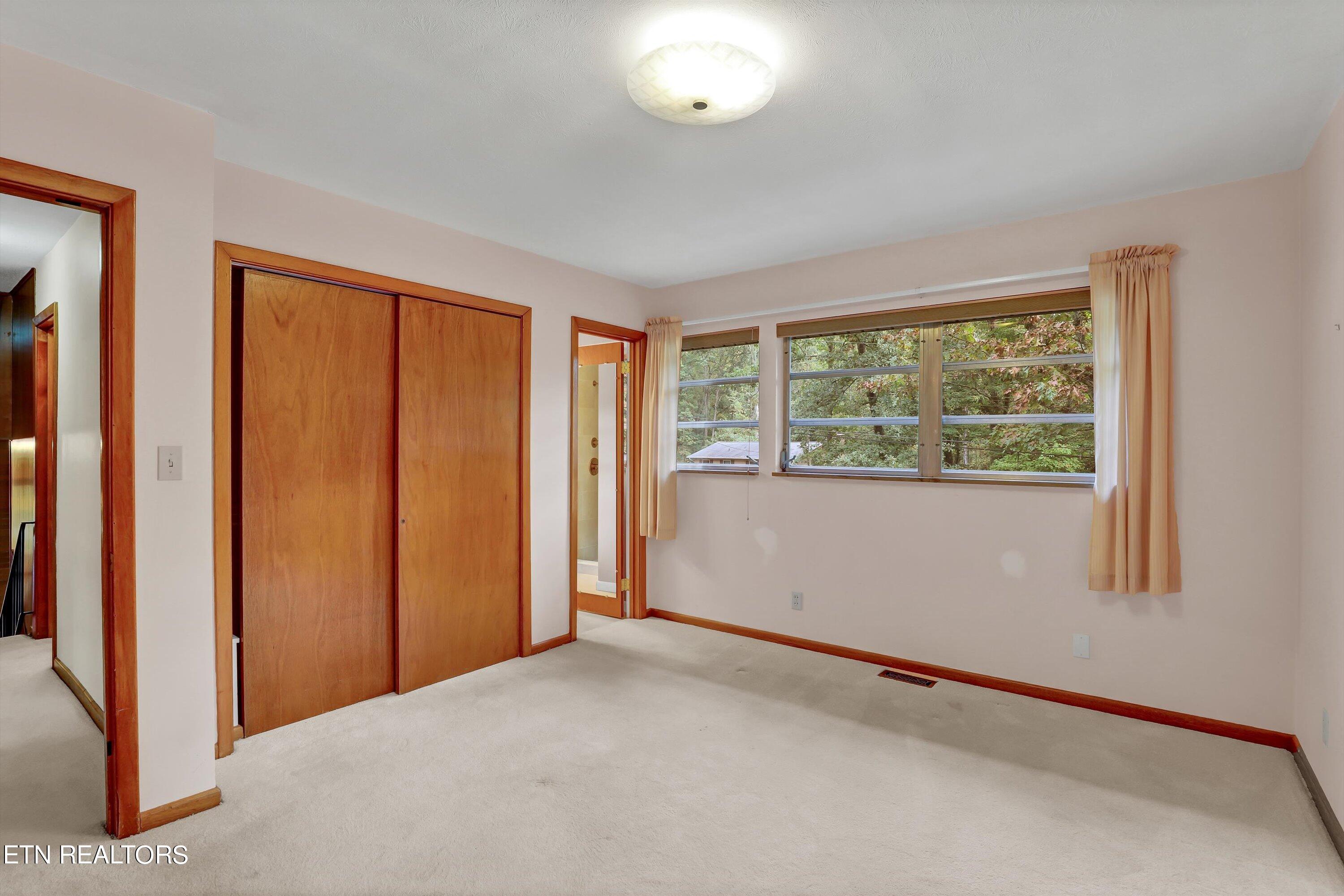 108 Wood Ridge Lane Oak Ridge, TN 37830 - Photo 5 of 14 Primary Bedroom