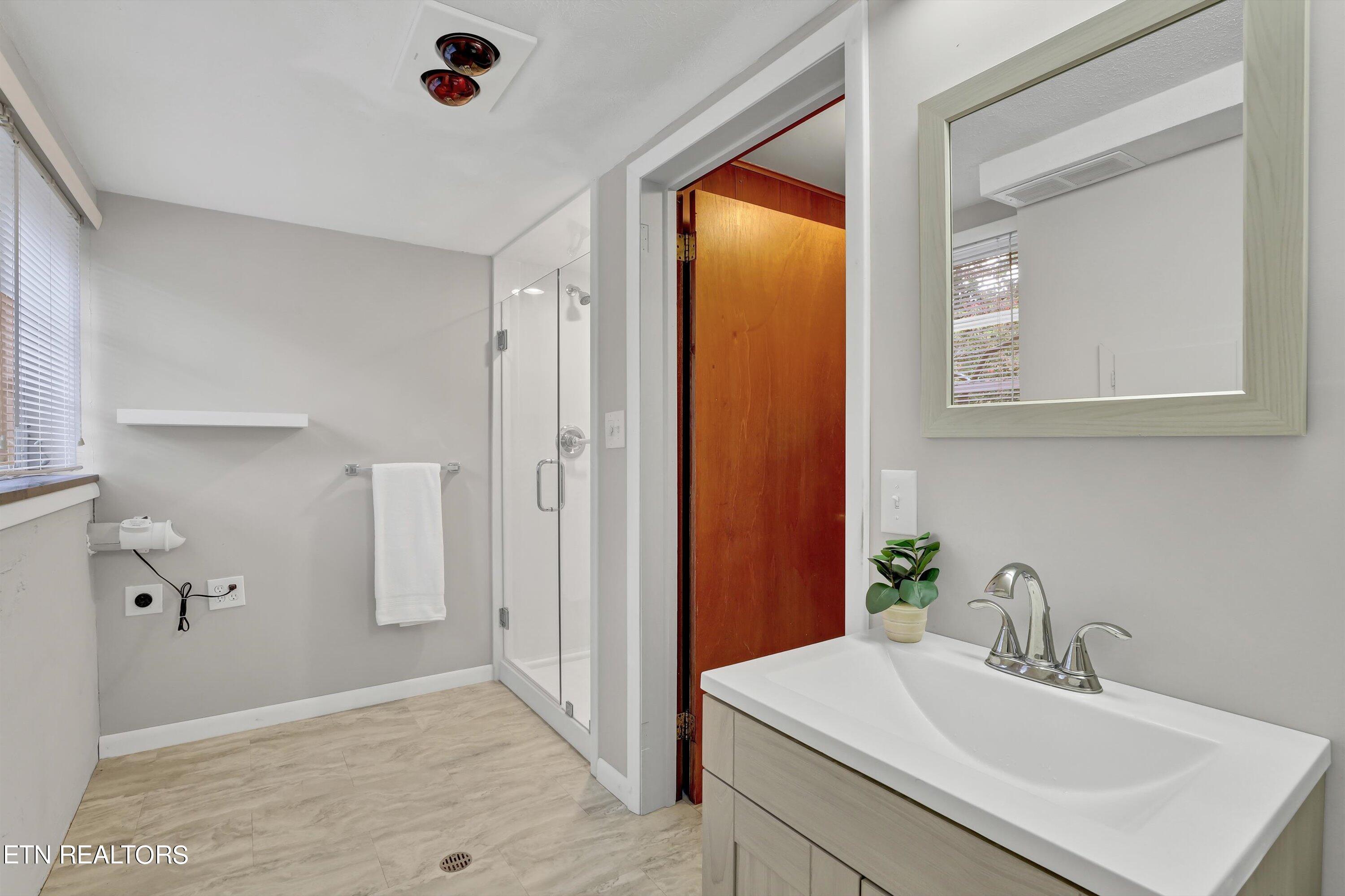 108 Wood Ridge Lane Oak Ridge, TN 37830 - Photo 9 of 14 Bathroom 3