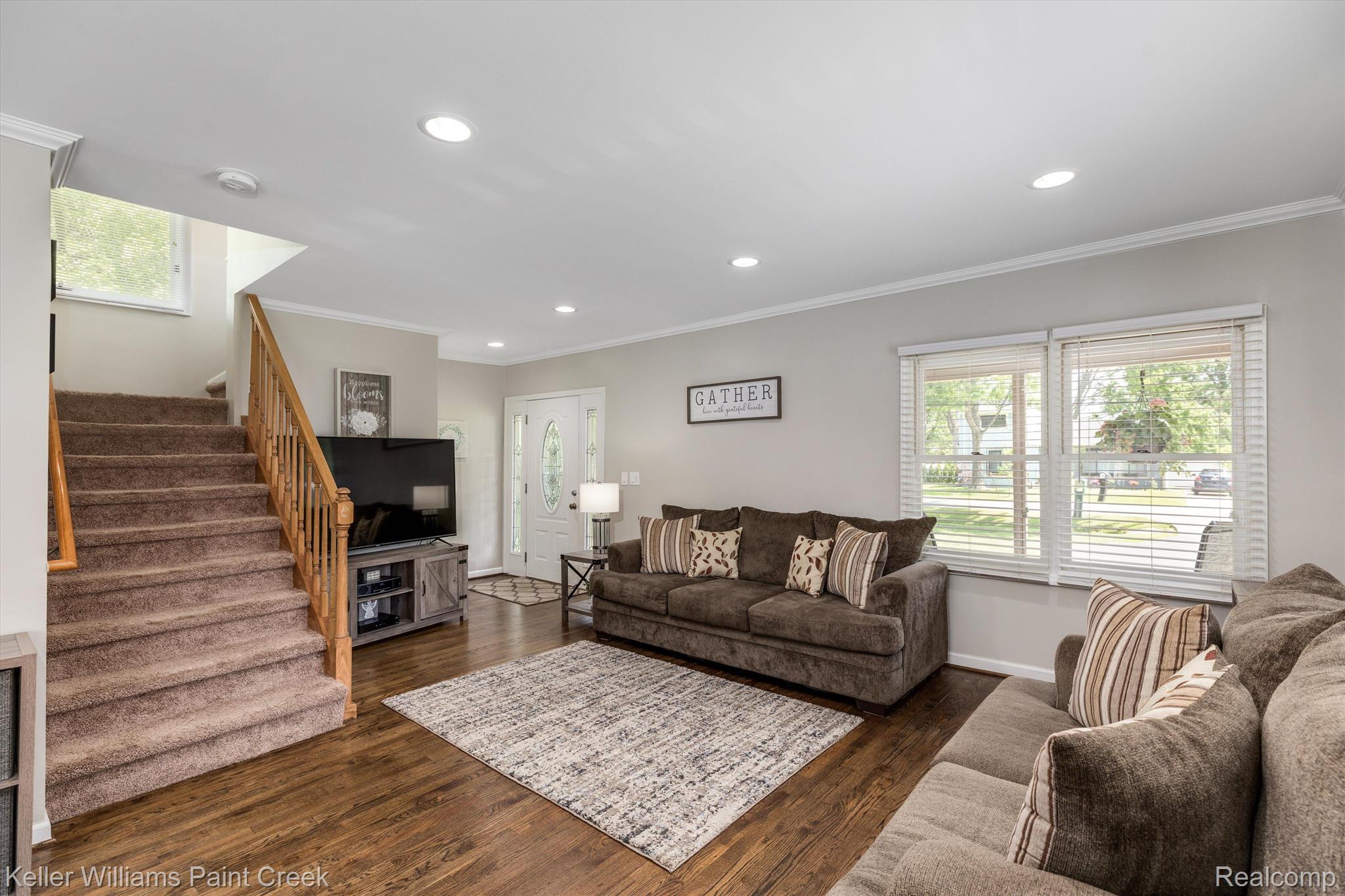 2041 Milverton Road Troy, MI 48083 - Photo 8 of 38 Living Room