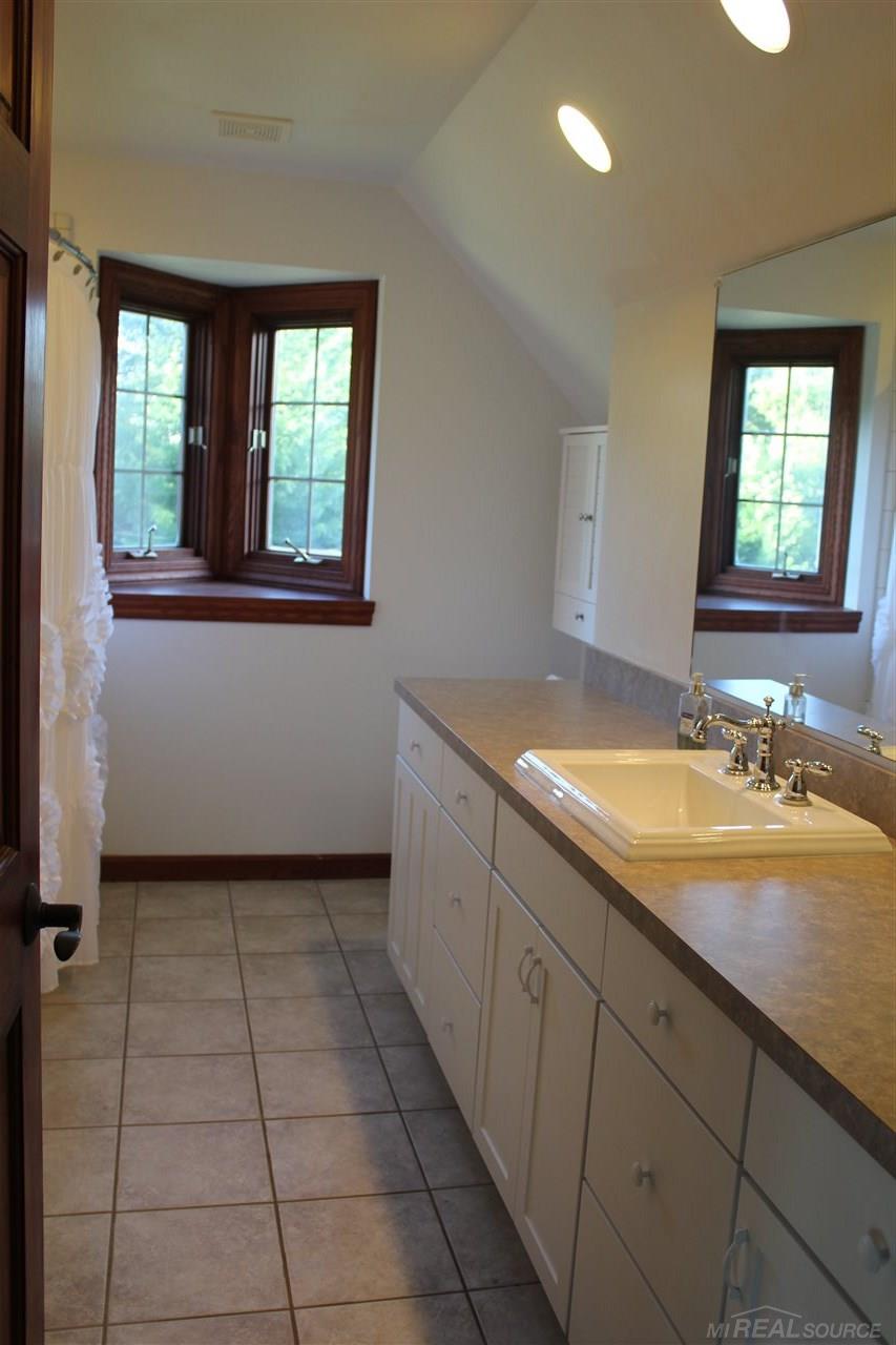 21401 Armada Ridge Road Armada, MI 48005 - Photo 19 of 22 31355433-18.JPG