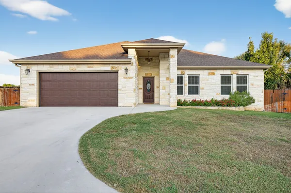 $485,000 | 237 Meadowlakes Drive, Meadowlakes, TX 78654