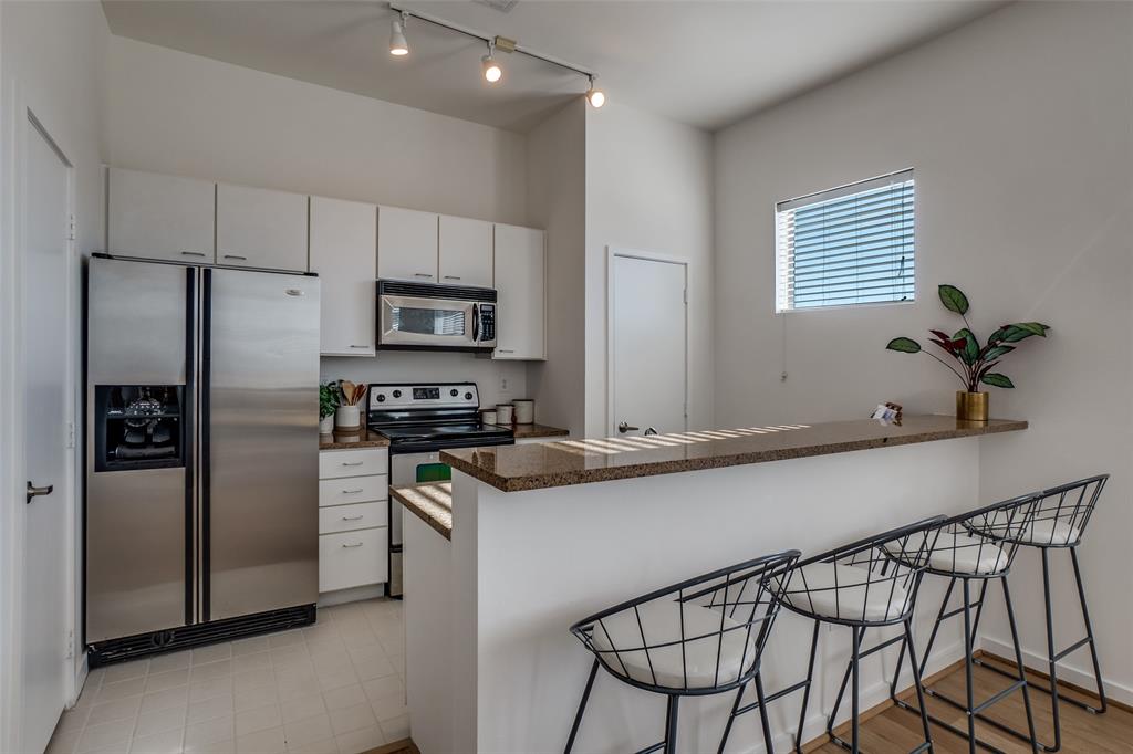 3015 Bryan Street, Unit 3B Dallas, TX 75204 - Photo 8 of 19 a kitchen with a refrigerator and a sink