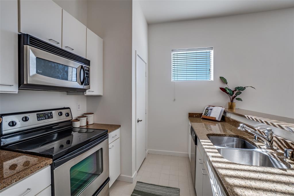 3015 Bryan Street, Unit 3B Dallas, TX 75204 - Photo 9 of 19 a kitchen with a stove and a microwave