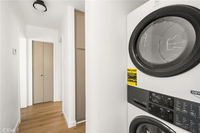 a view of entryway with washer and dryer
