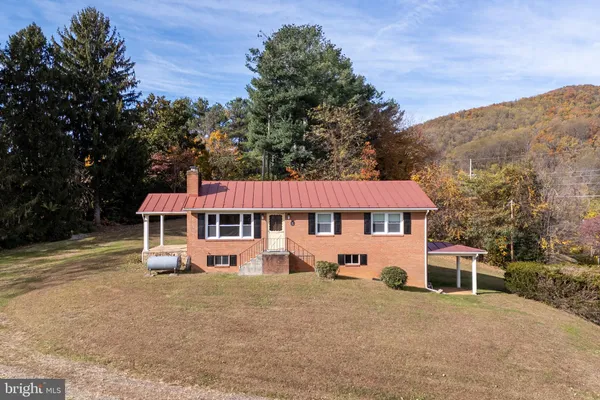 $350,000 | 27 Atkins Road, Sperryville, VA 22740