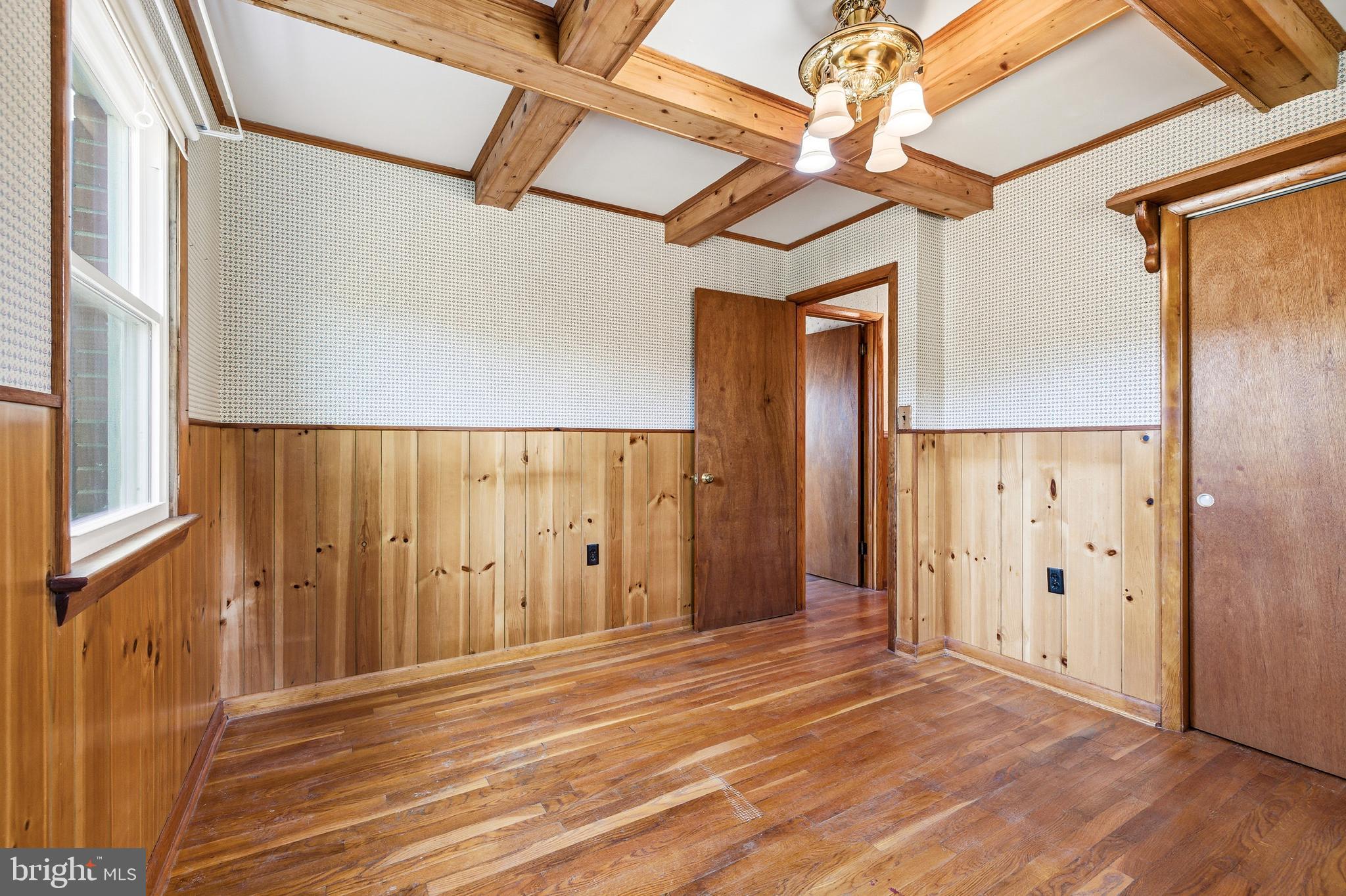 27 Atkins Road Sperryville, VA 22740 - Photo 25 of 76 a view of a hallway with wooden floor and staircase