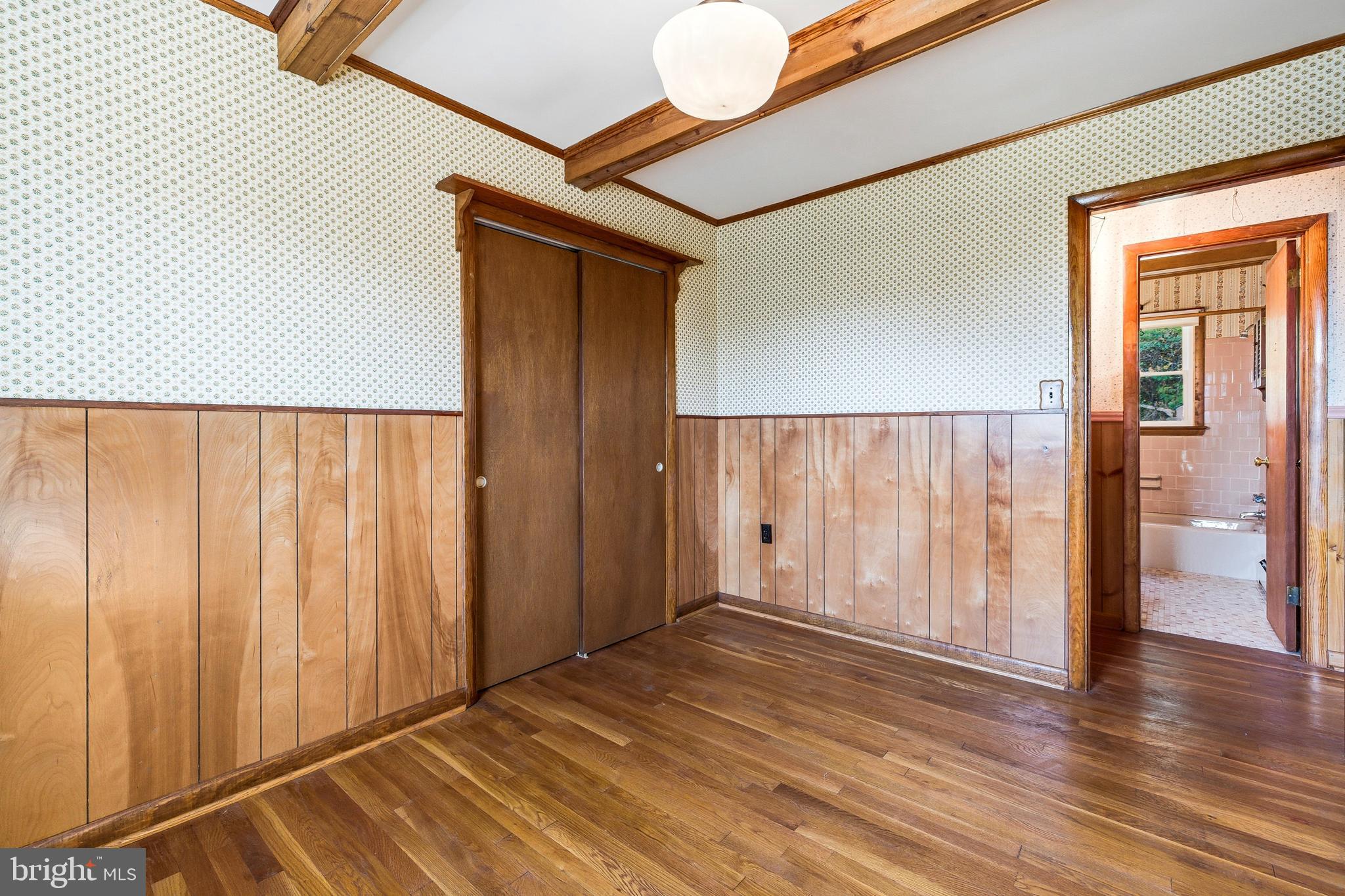 27 Atkins Road Sperryville, VA 22740 - Photo 32 of 76 a view of a hallway with wooden floor