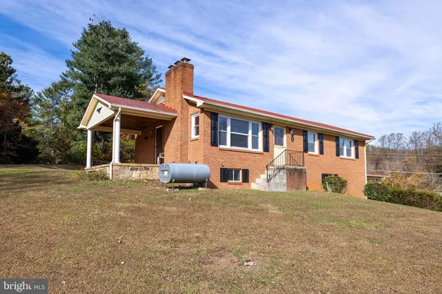$375,000 | 27 Atkins Road, Sperryville, VA 22740