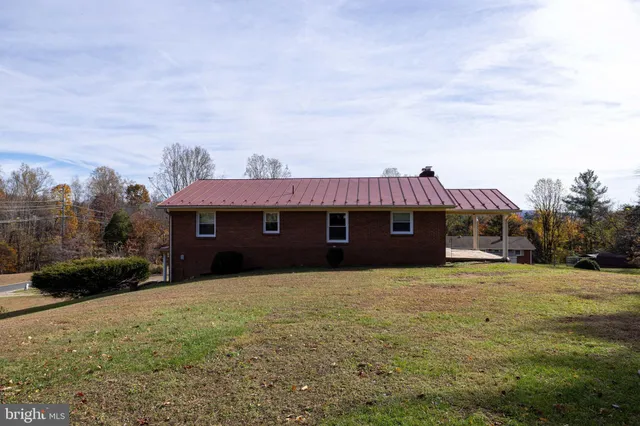 $375,000 | 27 Atkins Road, Sperryville, VA 22740