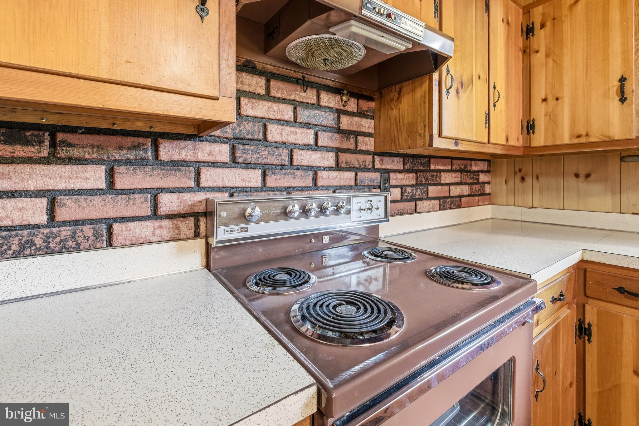 27 Atkins Road Sperryville, VA 22740 - Photo 8 of 76 a kitchen with a stove and a microwave