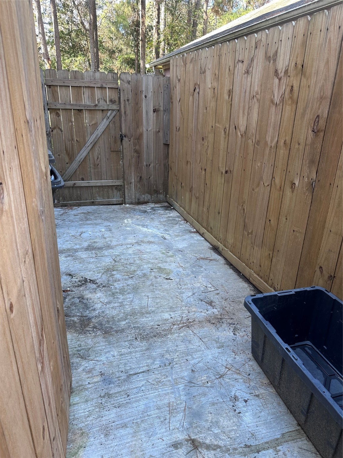 13215 Crim Road Houston, TX 77049 - Photo 19 of 20 a view of a backyard