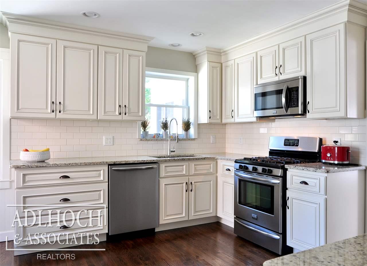 1002 Whittier Road Grosse Pointe, MI 48230 - Photo 11 of 26 31397337-10.JPG