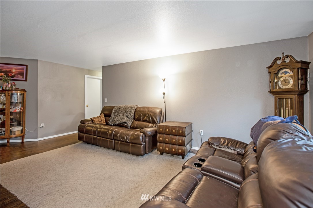 5621 180th Avenue Southwest Rochester, WA 98579 - Photo 4 of 28