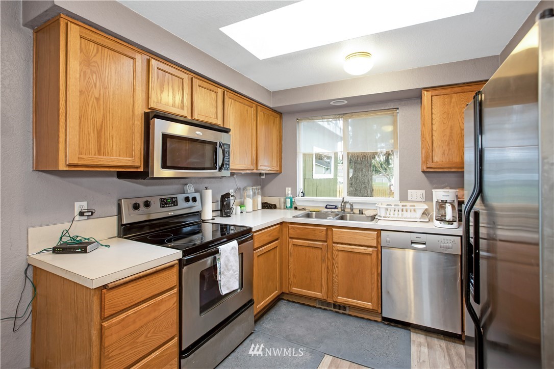 5621 180th Avenue Southwest Rochester, WA 98579 - Photo 5 of 28