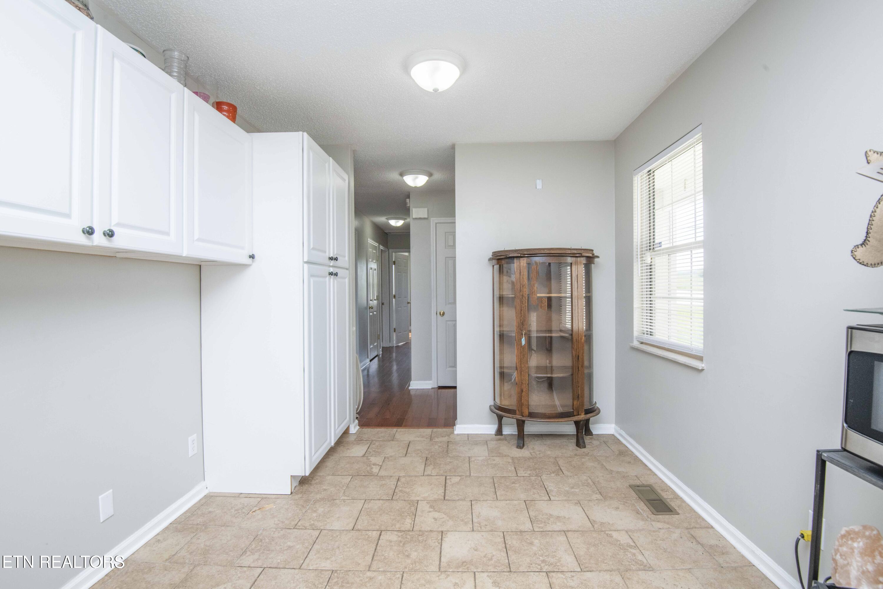 1104 Swan Pond Cir Road Harriman, TN 37748 - Photo 10 of 40 kitchen