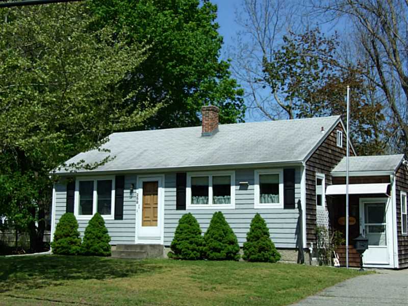 258 Washington Road Barrington, RI 02806 - Photo 2 of 15 Exterior Front.