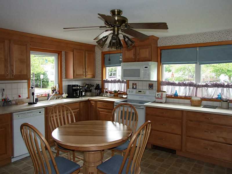 258 Washington Road Barrington, RI 02806 - Photo 3 of 15 Kitchen.