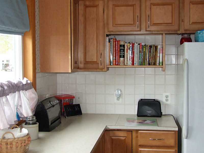 258 Washington Road Barrington, RI 02806 - Photo 7 of 15 Kitchen.