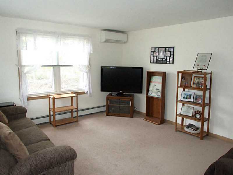258 Washington Road Barrington, RI 02806 - Photo 10 of 15 Living Room.