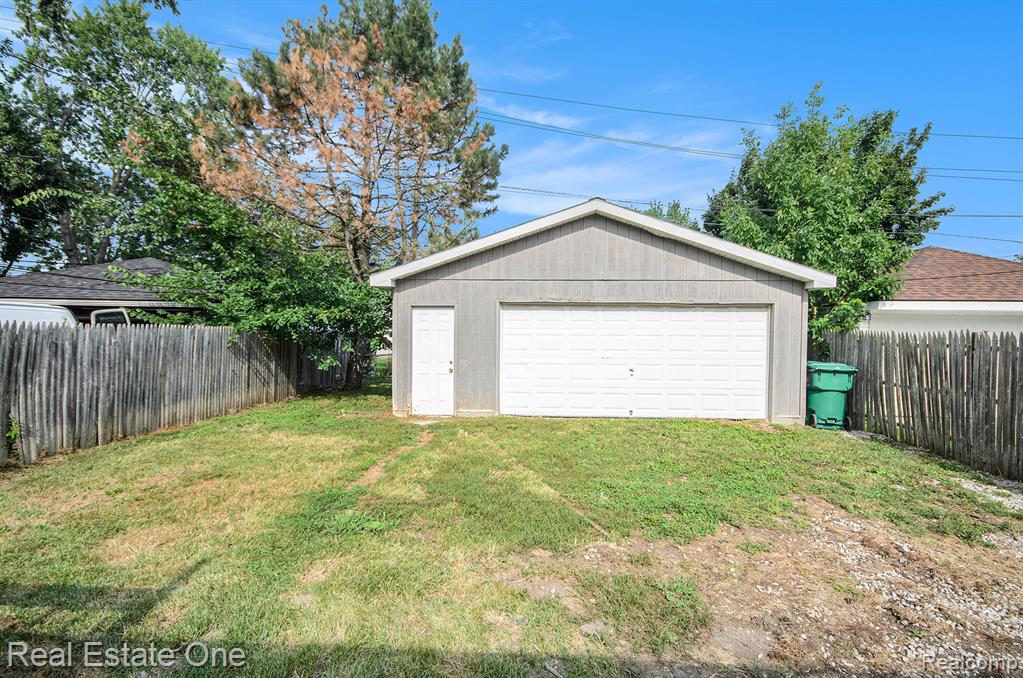 24924 Tuscany Avenue Eastpointe, MI 48021 - Photo 16 of 17