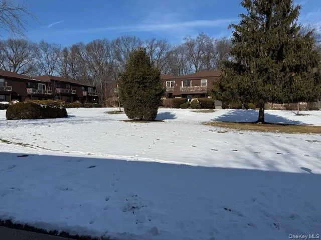 $2,300 | 5 Germonds Village, Unit 5, Bardonia, NY 10954