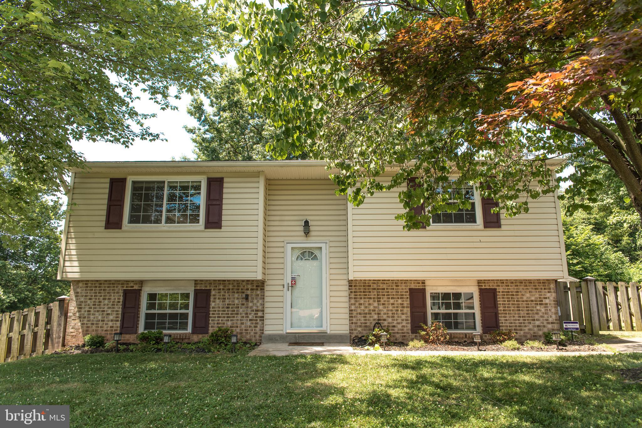 154 Magnolia Road Sterling, VA 20164 - Photo 3 of 51 Gallery Image 3