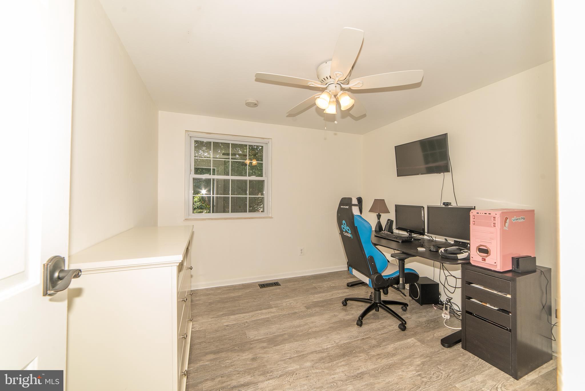 154 Magnolia Road Sterling, VA 20164 - Photo 23 of 51 Gallery Image 23