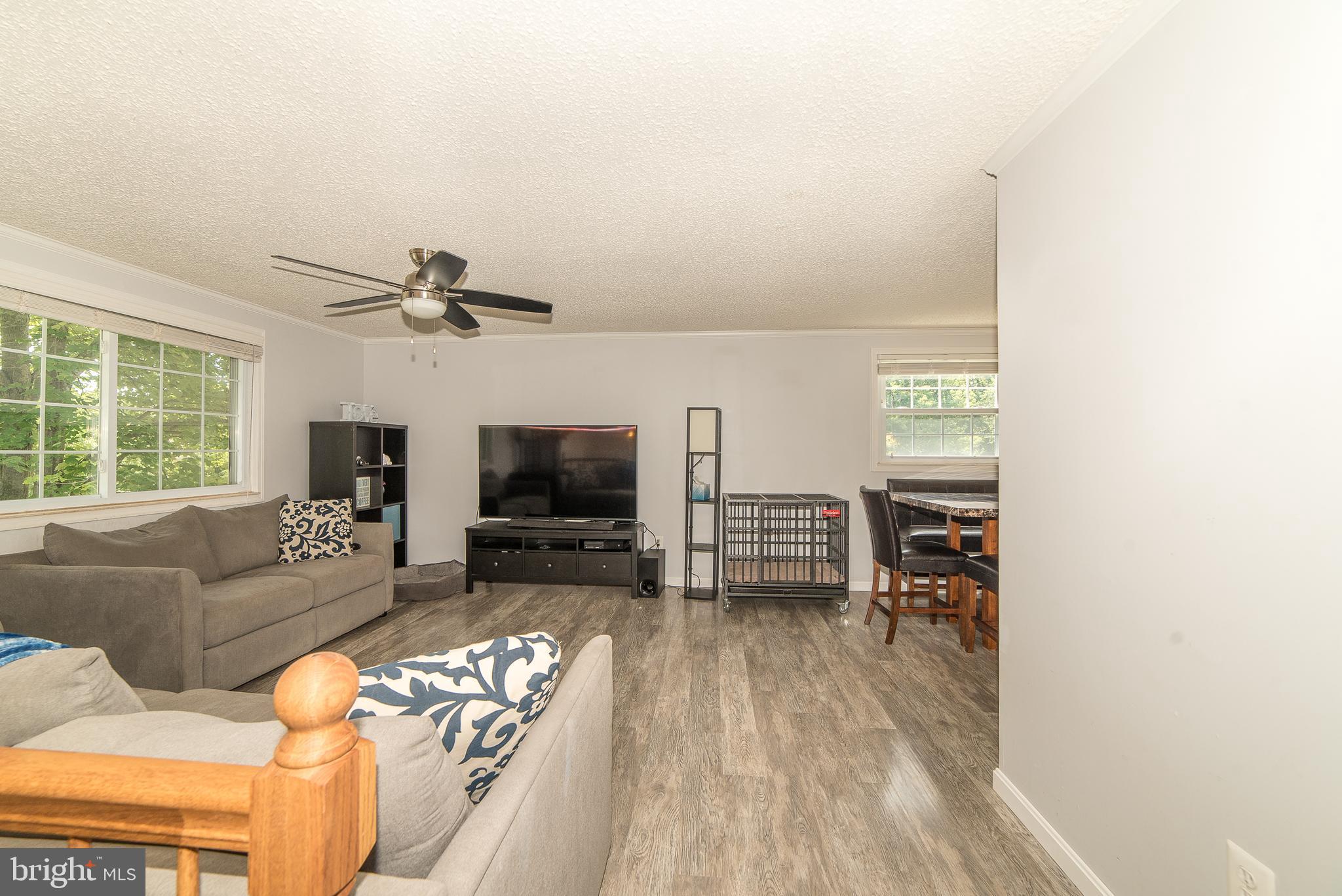 154 Magnolia Road Sterling, VA 20164 - Photo 4 of 51 Gallery Image 4