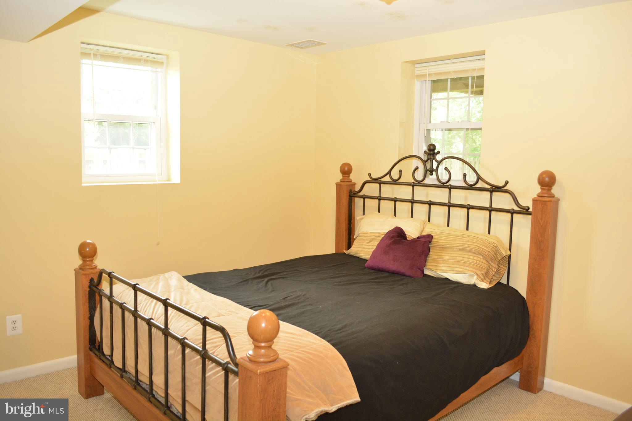 154 Magnolia Road Sterling, VA 20164 - Photo 31 of 51 Gallery Image 31