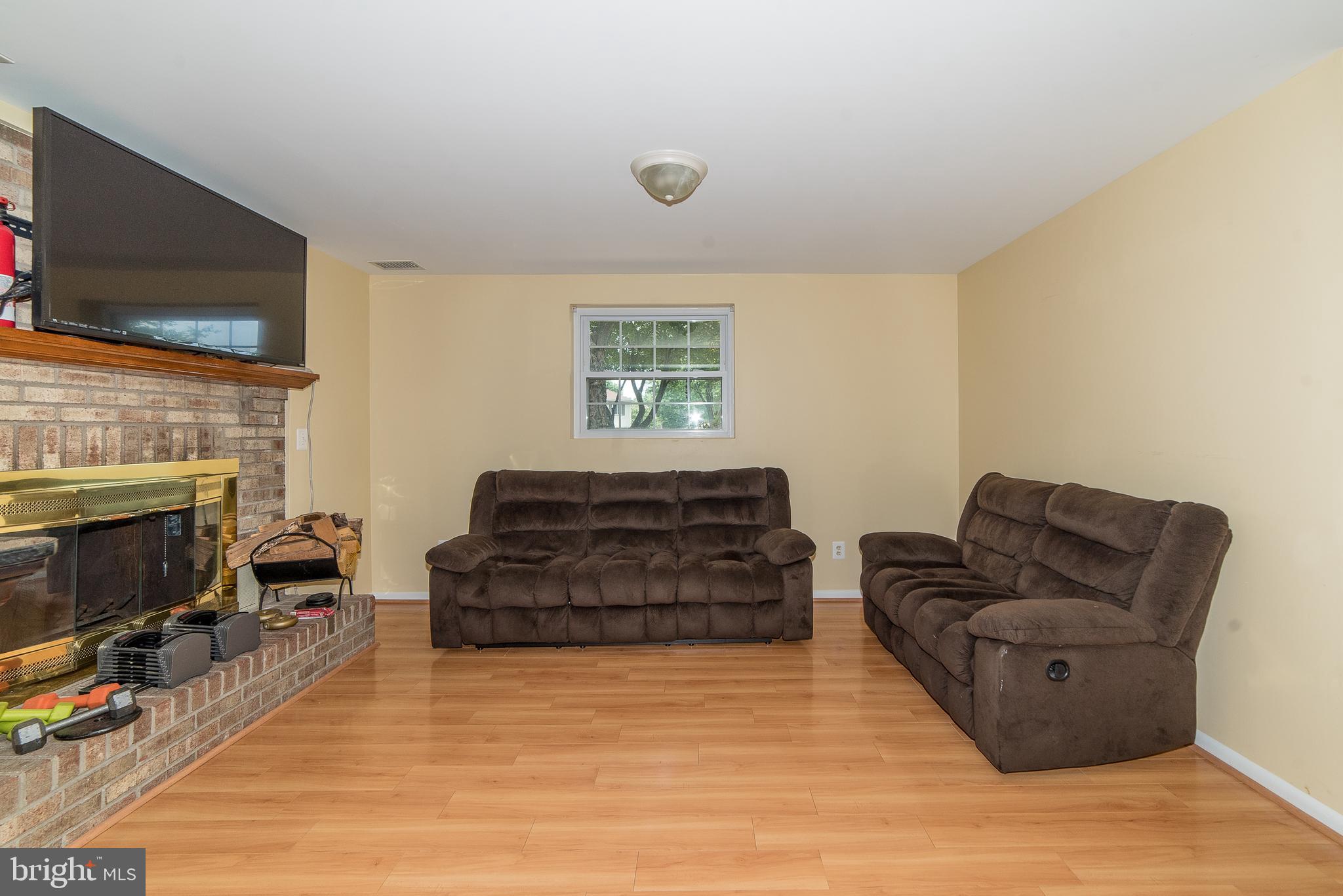 154 Magnolia Road Sterling, VA 20164 - Photo 37 of 51 Gallery Image 37