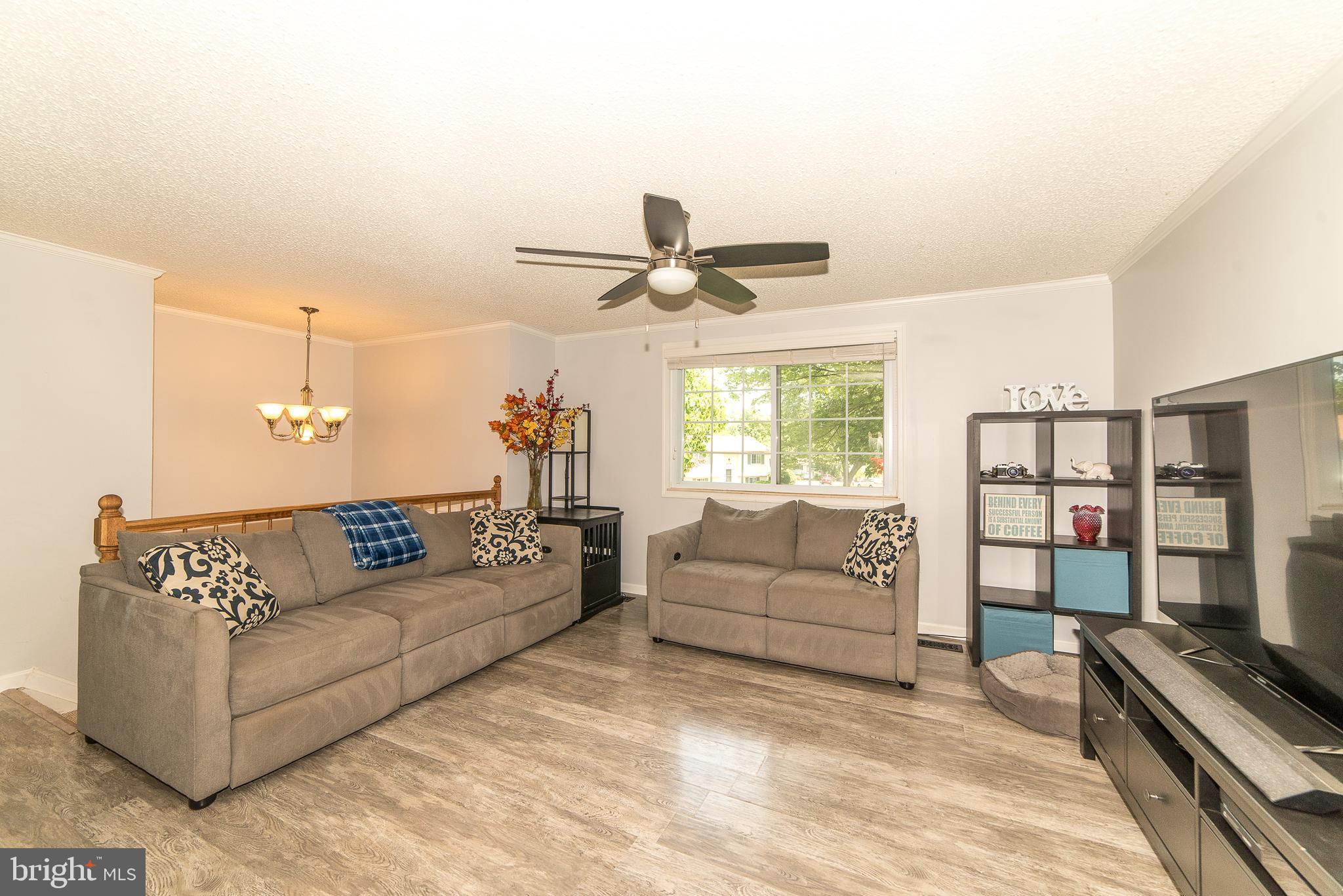 154 Magnolia Road Sterling, VA 20164 - Photo 6 of 51 Gallery Image 6