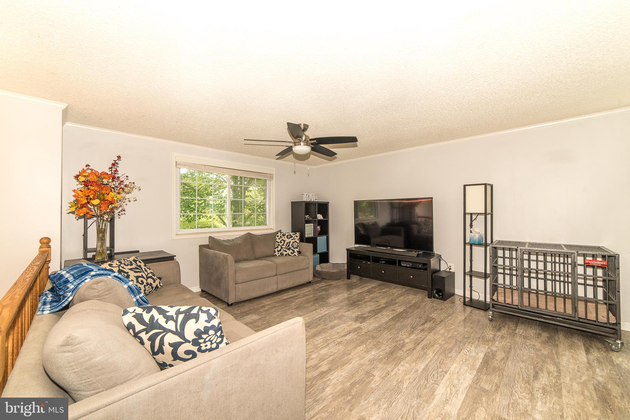 154 Magnolia Road Sterling, VA 20164 - Photo 8 of 51 Gallery Image 8